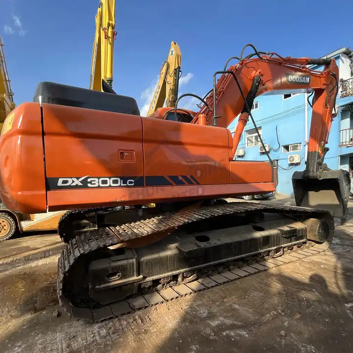 Used Machinery Doosan300 dx300lc Hydraulic Crawler Backhoe Digger 30ton Used Excavator Doosan DX300LC - Kāpurķēžu ekskavators: foto 2 Used Machinery Doosan300 dx300lc Hydraulic Crawler Backhoe Digger 30ton Used Excavator Doosan DX300LC - Kāpurķēžu ekskavators: foto 2