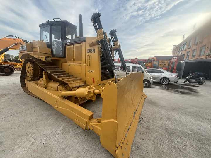 Used caterpillar bulldozer d8r for sale original used crawler bulldozer - Buldozers: foto 3 Used caterpillar bulldozer d8r for sale original used crawler bulldozer - Buldozers: foto 3