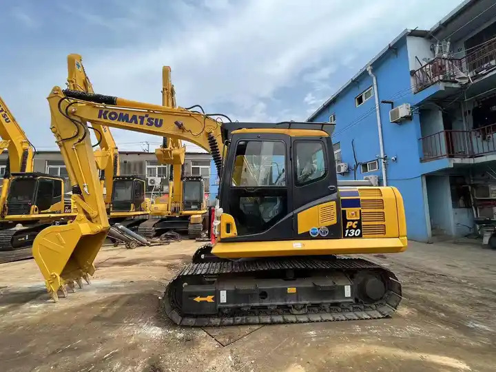 Used cheap Japan Komatsu PC130-7 medium digger Komatsu PC130-7 for sale, used komatsu 13ton mini excavators - Kāpurķēžu ekskavators: foto 4 Used cheap Japan Komatsu PC130-7 medium digger Komatsu PC130-7 for sale, used komatsu 13ton mini excavators - Kāpurķēžu ekskavators: foto 4