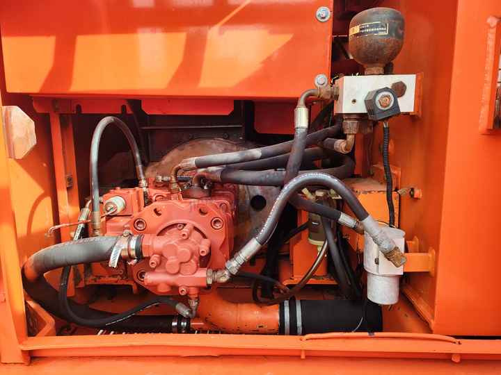 Used excavator doosan dh150 excavators machinery doosan dx60 dx80 dx75 dx225 Good Condition Low price - Kāpurķēžu ekskavators: foto 5 Used excavator doosan dh150 excavators machinery doosan dx60 dx80 dx75 dx225 Good Condition Low price - Kāpurķēžu ekskavators: foto 5