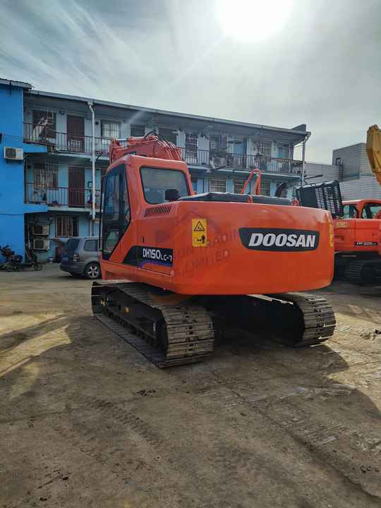 Used excavator doosan dh150 excavators machinery doosan dx60 dx80 dx75 dx225 Good Condition Low price - Kāpurķēžu ekskavators: foto 3 Used excavator doosan dh150 excavators machinery doosan dx60 dx80 dx75 dx225 Good Condition Low price - Kāpurķēžu ekskavators: foto 3