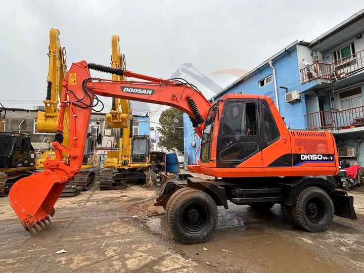 Used excavator doosan dh150 excavators machinery doosan dx60 dx80 dx75 dx225 Good Condition Low price - Kāpurķēžu ekskavators: foto 3 Used excavator doosan dh150 excavators machinery doosan dx60 dx80 dx75 dx225 Good Condition Low price - Kāpurķēžu ekskavators: foto 3