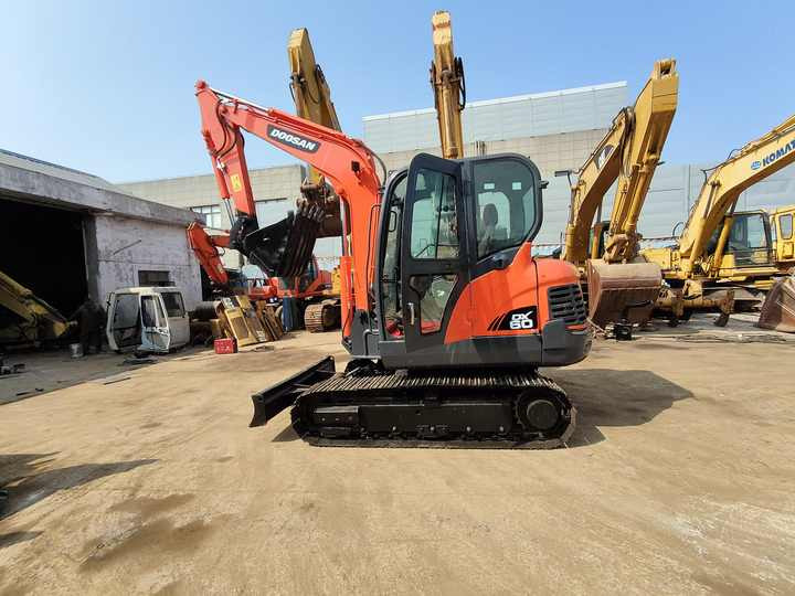 Used excavator doosan dx60 excavators machinery doosan dx60 dx80 dx75 dx225 dh60 dh60-7 excavator - Kāpurķēžu ekskavators: foto 4 Used excavator doosan dx60 excavators machinery doosan dx60 dx80 dx75 dx225 dh60 dh60-7 excavator - Kāpurķēžu ekskavators: foto 4
