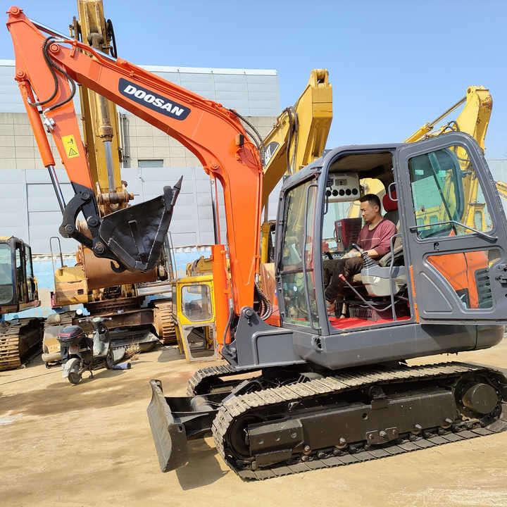 Used excavator doosan dx60 excavators machinery doosan dx60 dx80 dx75 dx225 dh60 dh60-7 excavator - Kāpurķēžu ekskavators: foto 1 Used excavator doosan dx60 excavators machinery doosan dx60 dx80 dx75 dx225 dh60 dh60-7 excavator - Kāpurķēžu ekskavators: foto 1