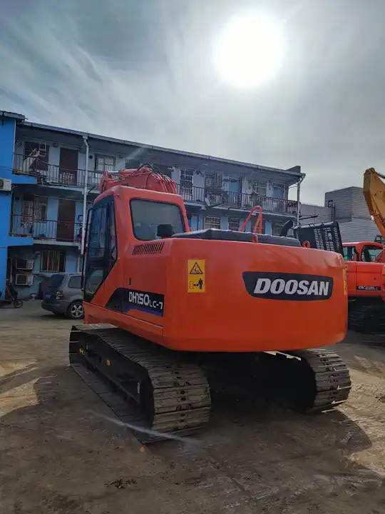 Well-maintained Cheap Price Korea Original Used Doosan Dh150,Dh150lc-7 Crawler Excavator in Shanghai - Kāpurķēžu ekskavators: foto 2 Well-maintained Cheap Price Korea Original Used Doosan Dh150,Dh150lc-7 Crawler Excavator in Shanghai - Kāpurķēžu ekskavators: foto 2