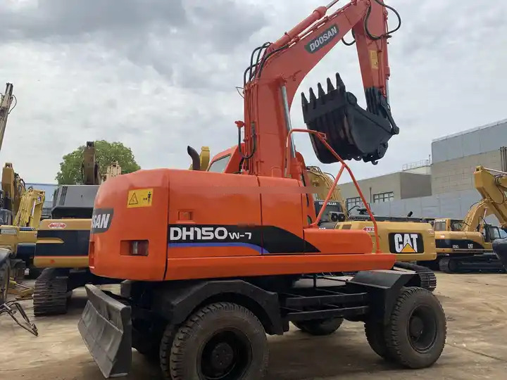 Wheel digging excavator Used DOOSAN150W DH150W DH150W-7 / second-hand KOREA engine DOOSAN DH 150 150W-7 DOOSAN150 - Kāpurķēžu ekskavators: foto 2 Wheel digging excavator Used DOOSAN150W DH150W DH150W-7 / second-hand KOREA engine DOOSAN DH 150 150W-7 DOOSAN150 - Kāpurķēžu ekskavators: foto 2