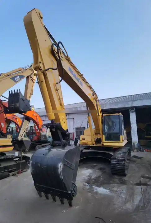 Good condition Japan komatsu pc220-8 used excavator / komatsu pc200-8 pc200-7 pc220-8 excavator second hand komatsu excavator - Kāpurķēžu ekskavators: foto 4 Good condition Japan komatsu pc220-8 used excavator / komatsu pc200-8 pc200-7 pc220-8 excavator second hand komatsu excavator - Kāpurķēžu ekskavators: foto 4