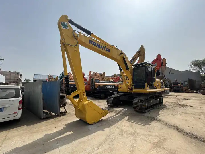 Good condition Japan komatsu pc220-8 used excavator / komatsu pc200-8 pc200-7 pc220-8 excavator second hand komatsu excavator - Kāpurķēžu ekskavators: foto 3 Good condition Japan komatsu pc220-8 used excavator / komatsu pc200-8 pc200-7 pc220-8 excavator second hand komatsu excavator - Kāpurķēžu ekskavators: foto 3