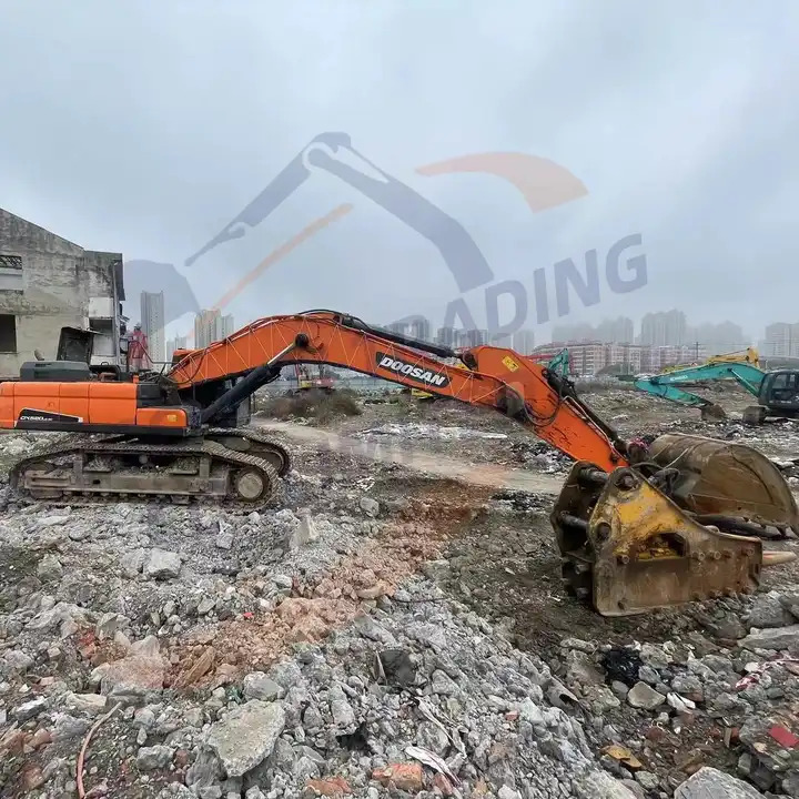 Low price Used Doosan excavator DX520LC-9C in good condition for sale - Kāpurķēžu ekskavators: foto 1 Low price Used Doosan excavator DX520LC-9C in good condition for sale - Kāpurķēžu ekskavators: foto 1