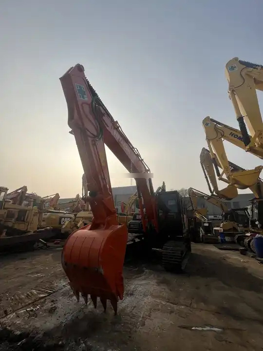 Original Japan cheap used hitachi zaxis 200 zx200-3g crawler excavator Weight 20 ton Construction on Sale - Kāpurķēžu ekskavators: foto 5 Original Japan cheap used hitachi zaxis 200 zx200-3g crawler excavator Weight 20 ton Construction on Sale - Kāpurķēžu ekskavators: foto 5