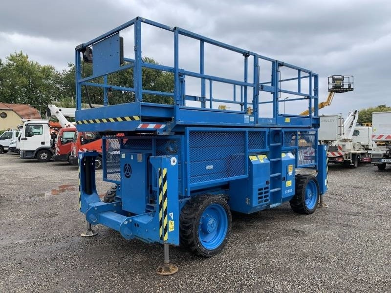 Šķērveida pacēlājs Genie GS4390 - 15,11m, diesel, 4x4: foto 7