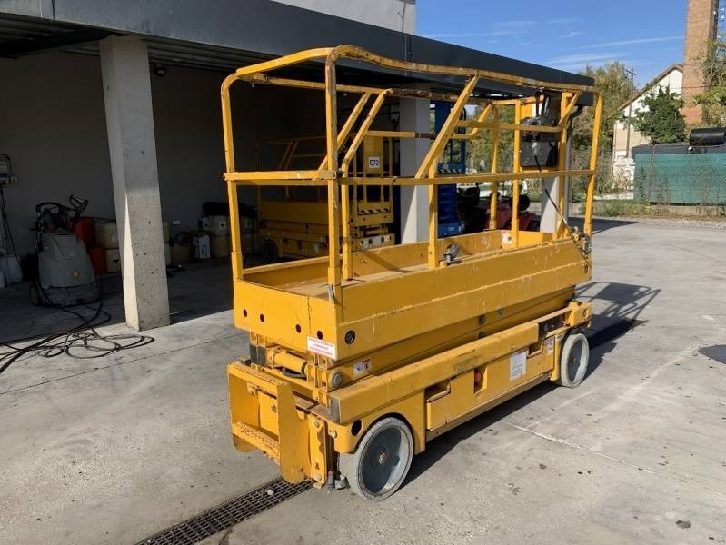 Haulotte Compact 8 - 8m, electric  - Šķērveida pacēlājs: foto 2 Haulotte Compact 8 - 8m, electric  - Šķērveida pacēlājs: foto 2