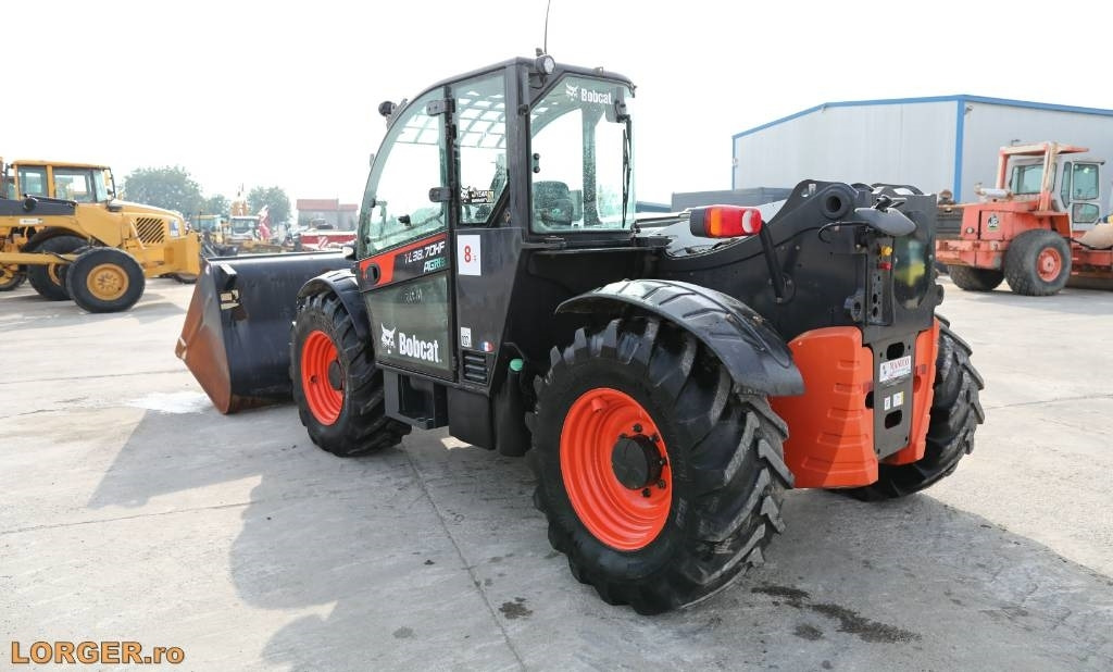 Bobcat TL38.70HF - Teleskopiskais iekrāvējs: foto 2 Bobcat TL38.70HF - Teleskopiskais iekrāvējs: foto 2
