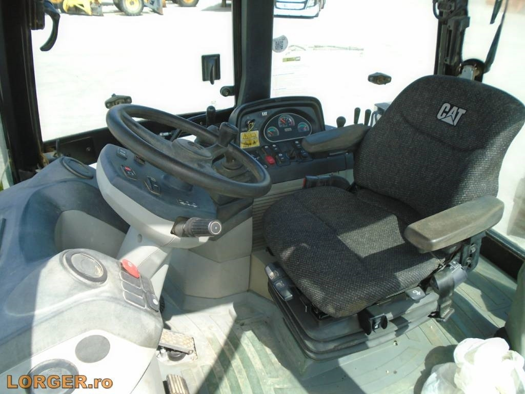 Ekskavators-iekrāvējs CAT 432 F: foto 7