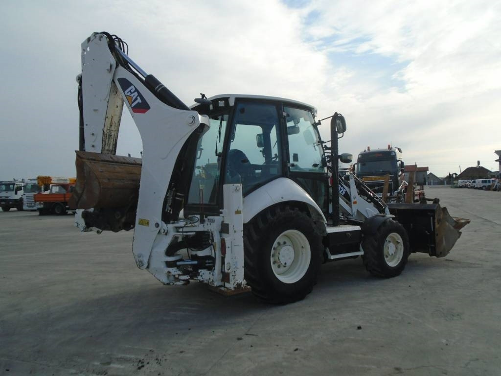 CAT 432F + 5 Cupe + Furci pentru paleti - Ekskavators-iekrāvējs: foto 3 CAT 432F + 5 Cupe + Furci pentru paleti - Ekskavators-iekrāvējs: foto 3