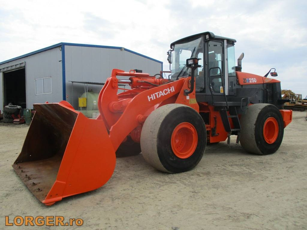 Hitachi ZW 250 - Riteņu iekrāvējs: foto 1 Hitachi ZW 250 - Riteņu iekrāvējs: foto 1