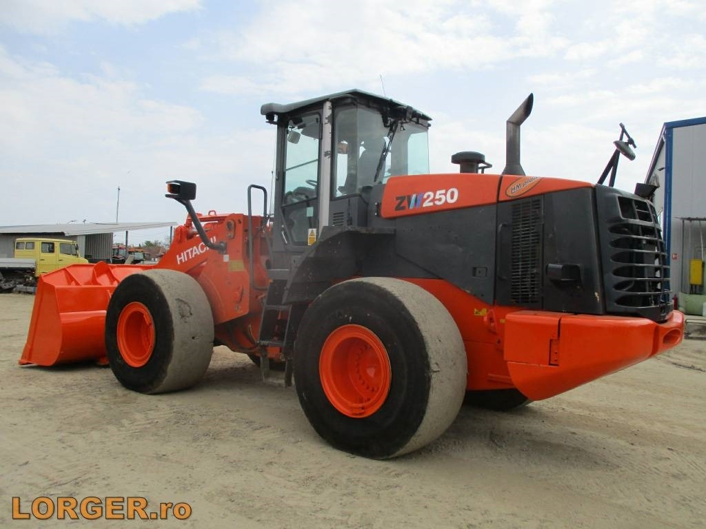 Hitachi ZW 250 - Riteņu iekrāvējs: foto 2 Hitachi ZW 250 - Riteņu iekrāvējs: foto 2