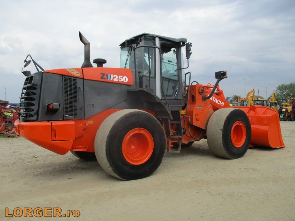 Hitachi ZW 250 - Riteņu iekrāvējs: foto 3 Hitachi ZW 250 - Riteņu iekrāvējs: foto 3