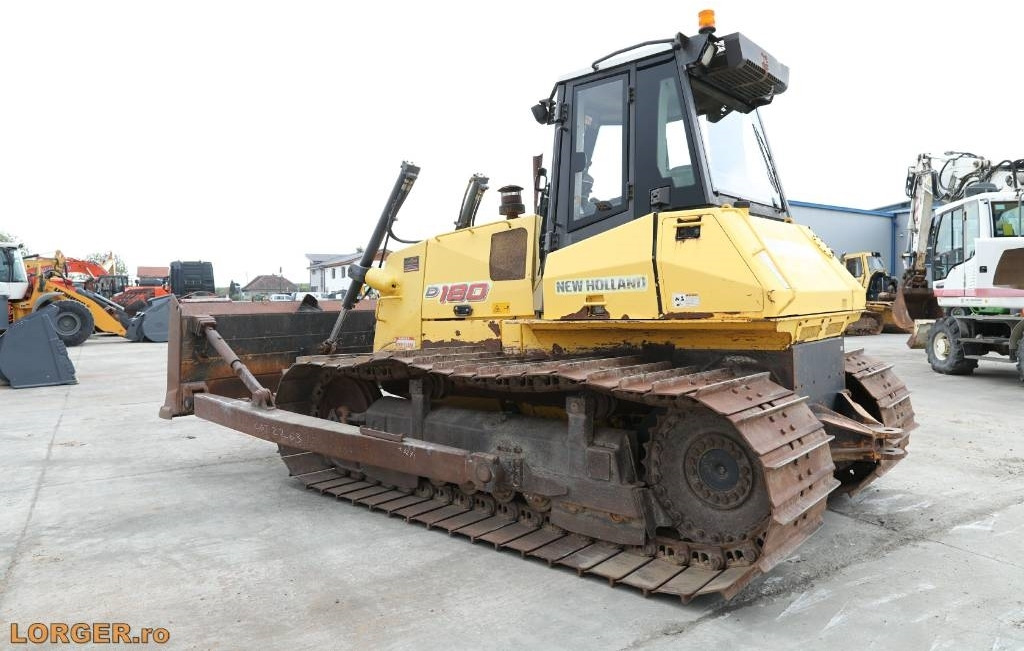 New Holland D 180 - Buldozers: foto 3 New Holland D 180 - Buldozers: foto 3