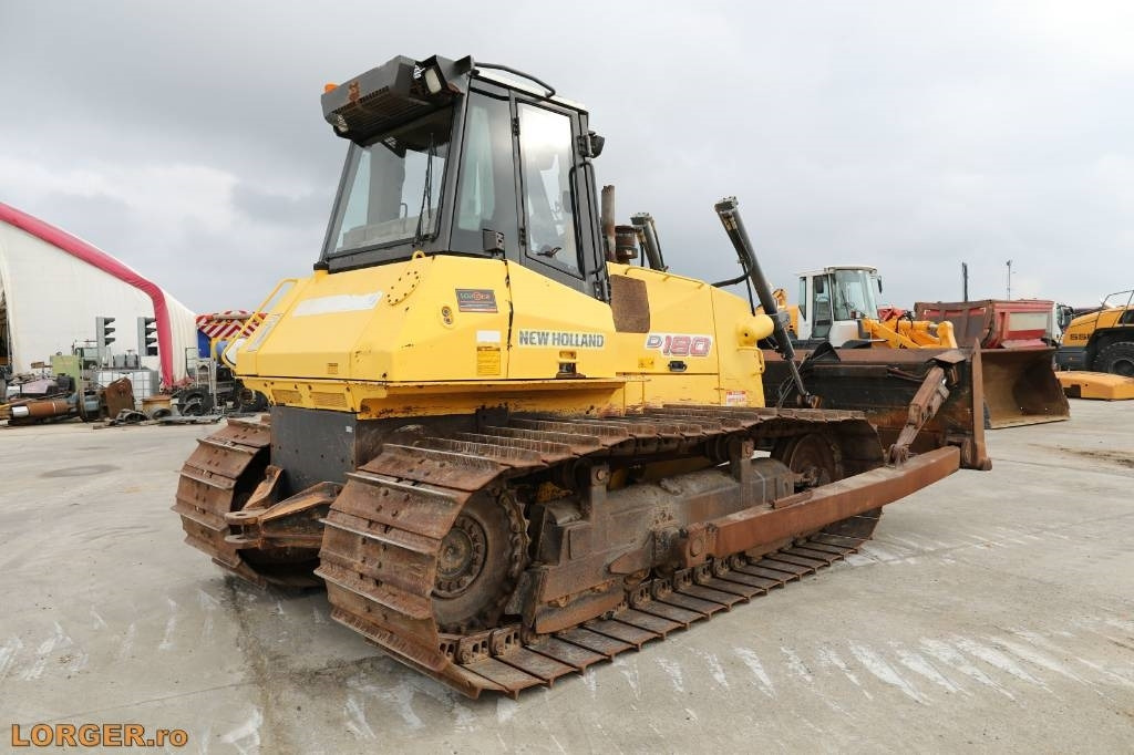 New Holland D 180 - Buldozers: foto 2 New Holland D 180 - Buldozers: foto 2