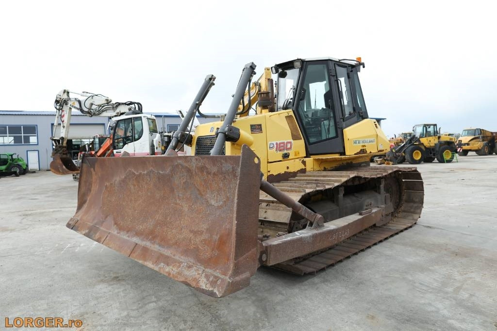 New Holland D 180 - Buldozers: foto 4 New Holland D 180 - Buldozers: foto 4