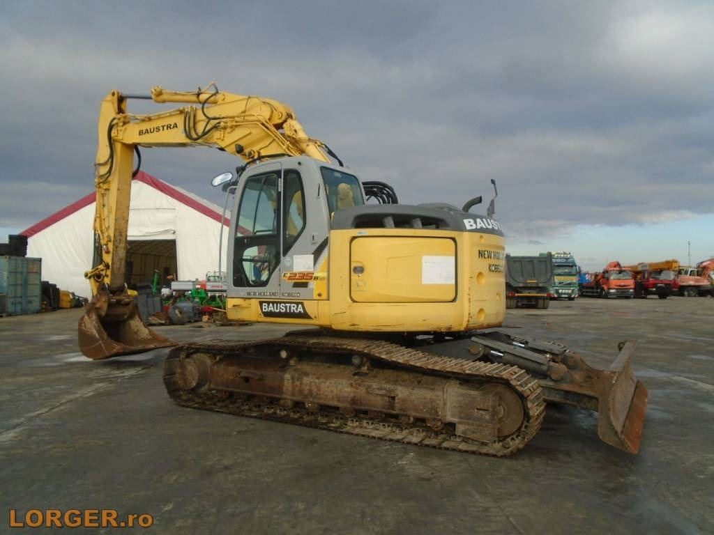 New Holland E 235 B SR-2* Blade - Kāpurķēžu ekskavators: foto 3 New Holland E 235 B SR-2* Blade - Kāpurķēžu ekskavators: foto 3