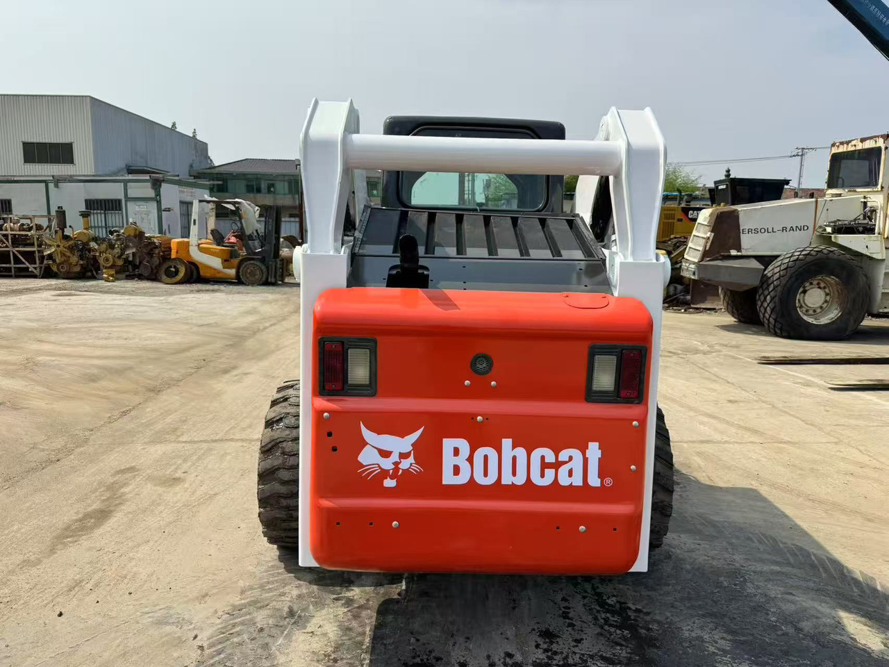 BOBCAT - Kompaktiekrāvējs: foto 3 BOBCAT - Kompaktiekrāvējs: foto 3