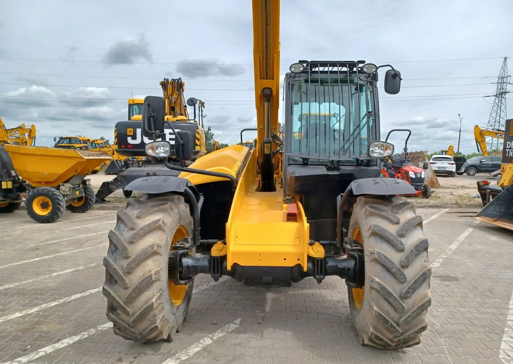 Teleskopiskais iekrāvējs JCB 531-70: foto 14