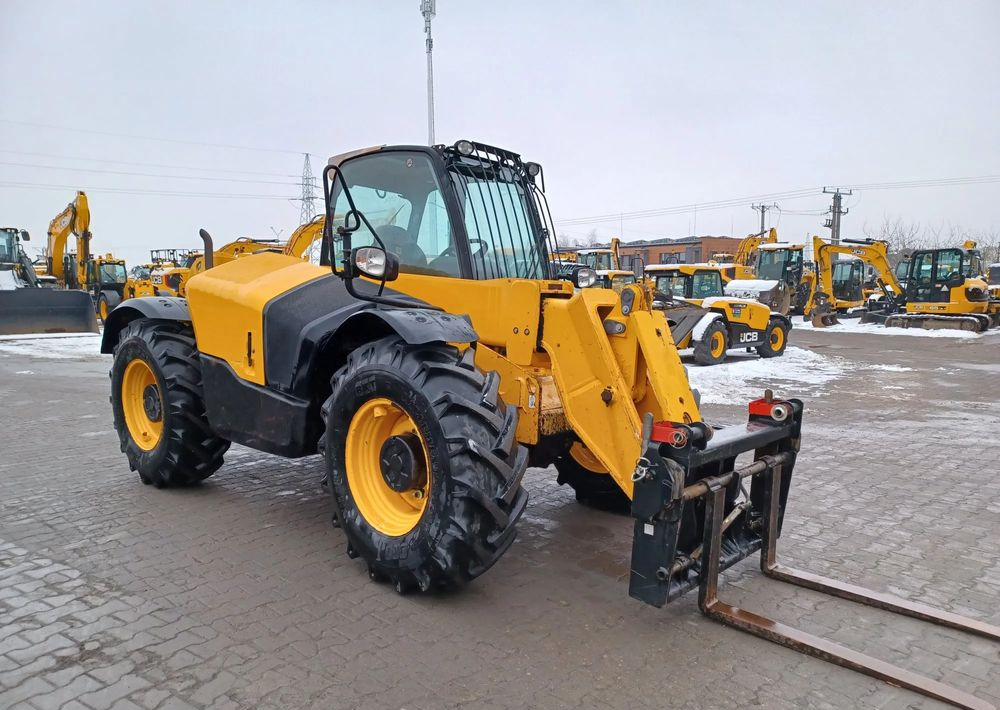 JCB 531-70 - Teleskopiskais iekrāvējs: foto 2 JCB 531-70 - Teleskopiskais iekrāvējs: foto 2