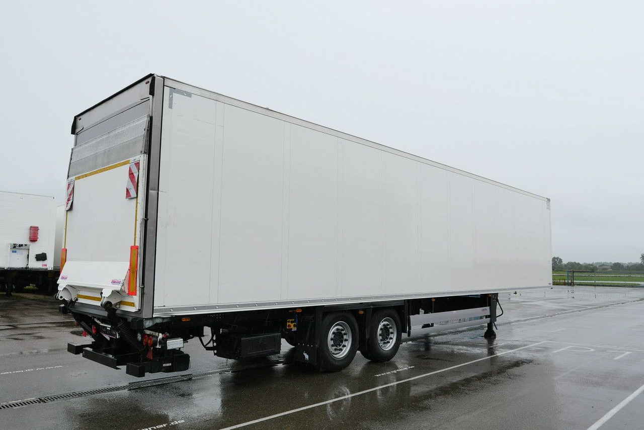 Schmitz Cargobull SKO 18 /LBW BÄR 2500 kg / CARRIER 1550 / LIFT - Puspiekabe slēgtā virsbūve: foto 2 Schmitz Cargobull SKO 18 /LBW BÄR 2500 kg / CARRIER 1550 / LIFT - Puspiekabe slēgtā virsbūve: foto 2