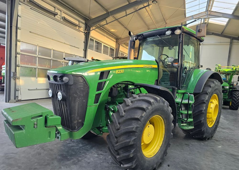 John Deere 8230 - Traktors: foto 1 John Deere 8230 - Traktors: foto 1