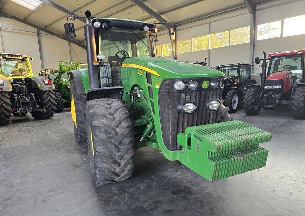 John Deere 8230 - Traktors: foto 2 John Deere 8230 - Traktors: foto 2
