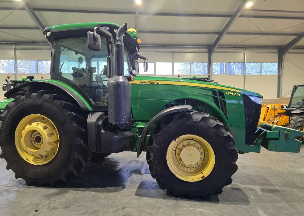 John Deere 8260R - Traktors: foto 5 John Deere 8260R - Traktors: foto 5