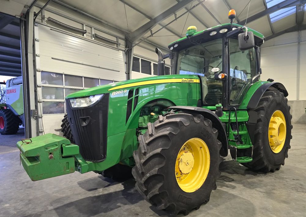 John Deere 8260R - Traktors: foto 1 John Deere 8260R - Traktors: foto 1