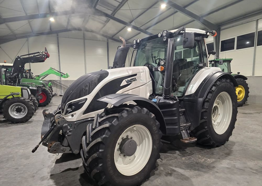 Valtra T 174S - Traktors: foto 2 Valtra T 174S - Traktors: foto 2