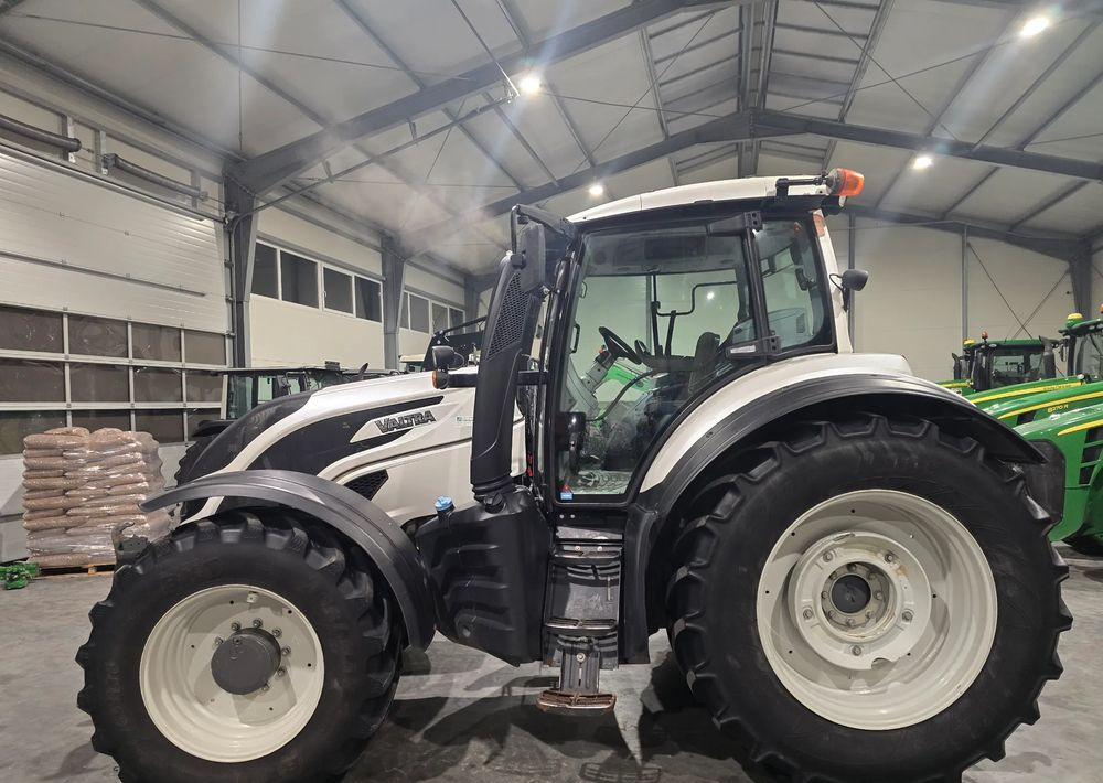 Valtra T 174S - Traktors: foto 4 Valtra T 174S - Traktors: foto 4