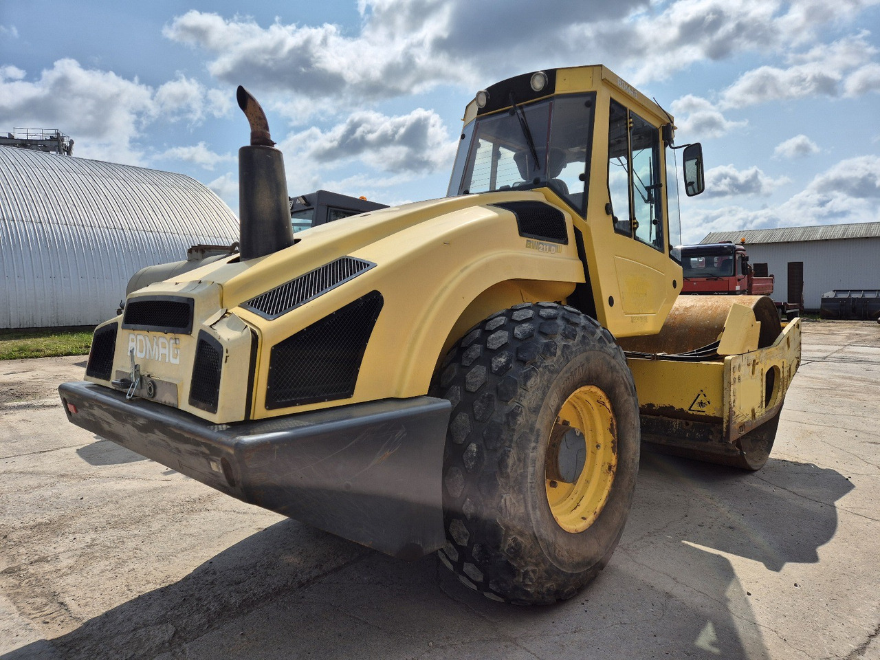 BOMAG BW211 D-4 - Vibrorullis: foto 4 BOMAG BW211 D-4 - Vibrorullis: foto 4