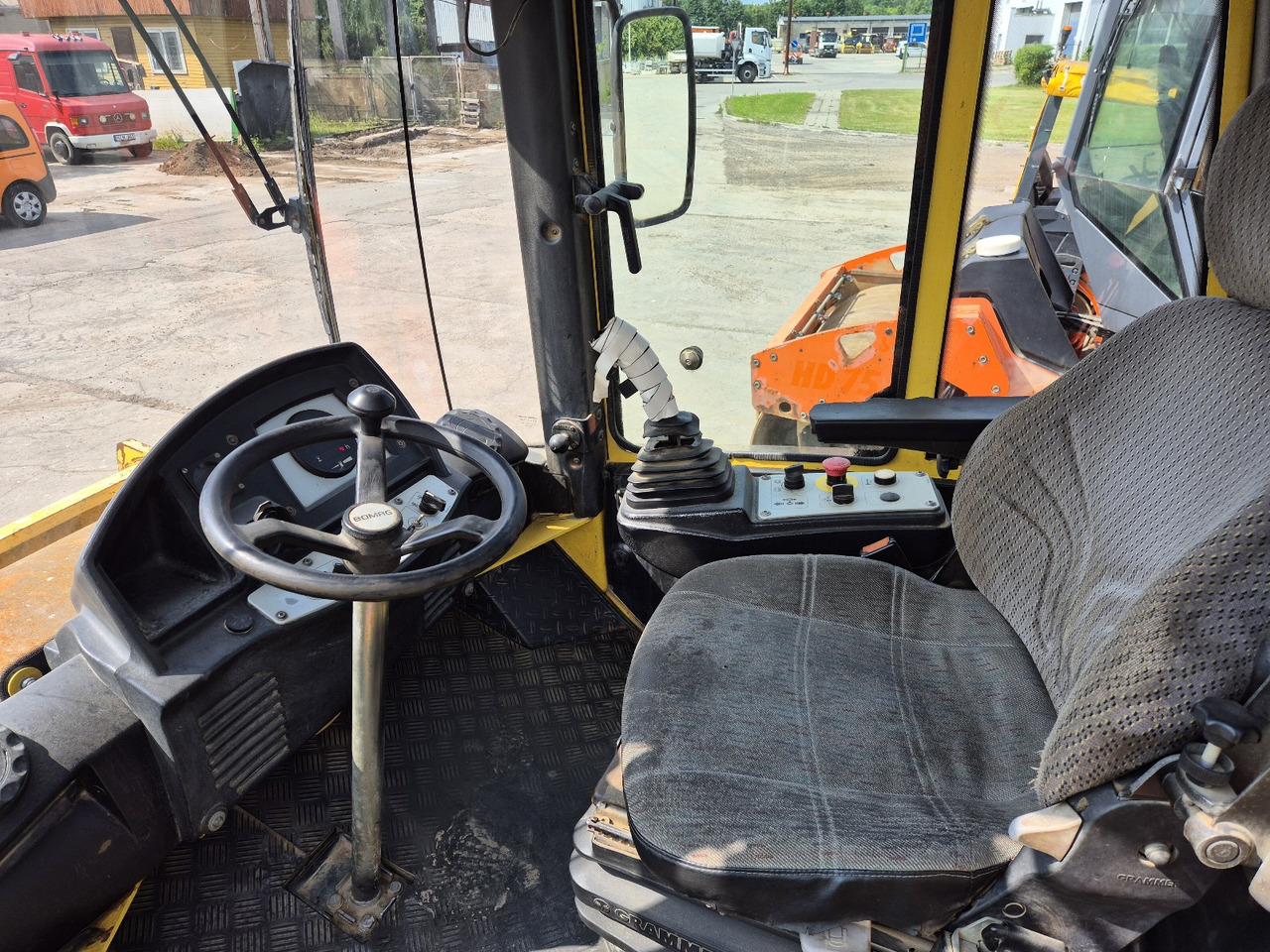 BOMAG BW211 D-4 - Vibrorullis: foto 5 BOMAG BW211 D-4 - Vibrorullis: foto 5