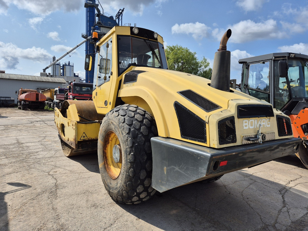 BOMAG BW211 D-4 - Vibrorullis: foto 3 BOMAG BW211 D-4 - Vibrorullis: foto 3
