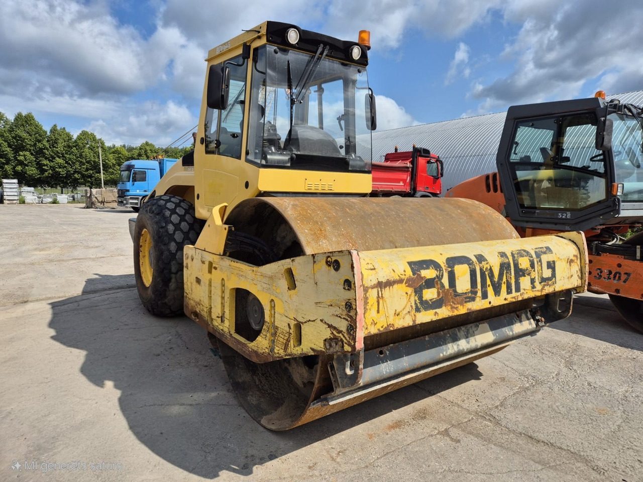 BOMAG BW211 D-4 - Vibrorullis: foto 1 BOMAG BW211 D-4 - Vibrorullis: foto 1