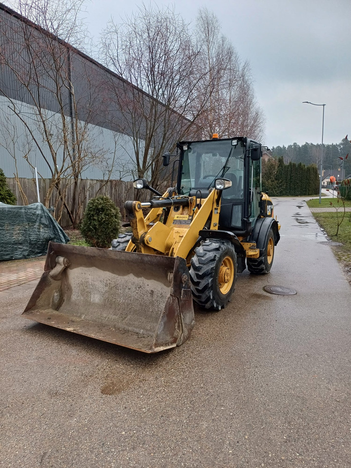 CATERPILLAR 906H - Ekskavators-iekrāvējs: foto 2 CATERPILLAR 906H - Ekskavators-iekrāvējs: foto 2