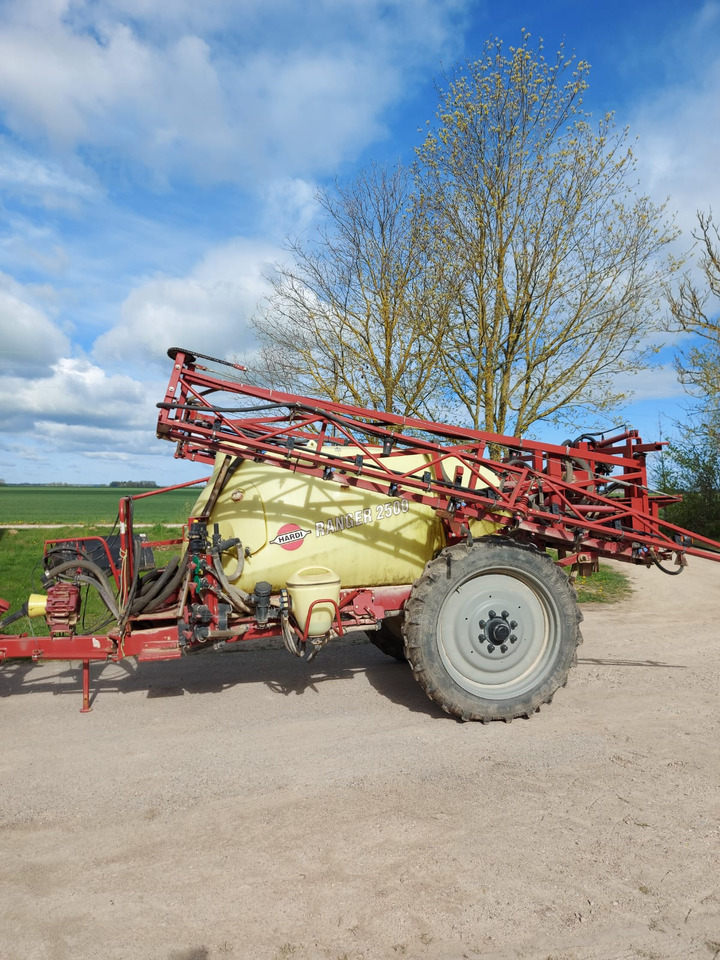 HARDI Ranger 2500 - Piekabināmais miglotājs: foto 1 HARDI Ranger 2500 - Piekabināmais miglotājs: foto 1