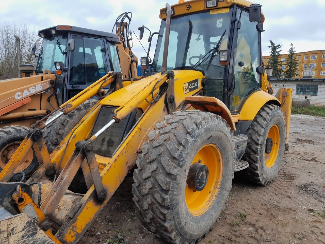 JCB 4CX - Ekskavators-iekrāvējs: foto 1 JCB 4CX - Ekskavators-iekrāvējs: foto 1