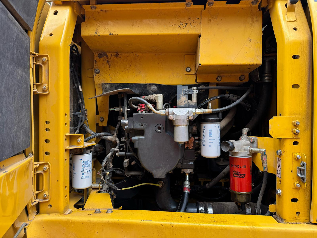 KOMATSU PC210LC-11 - Kāpurķēžu ekskavators: foto 3 KOMATSU PC210LC-11 - Kāpurķēžu ekskavators: foto 3