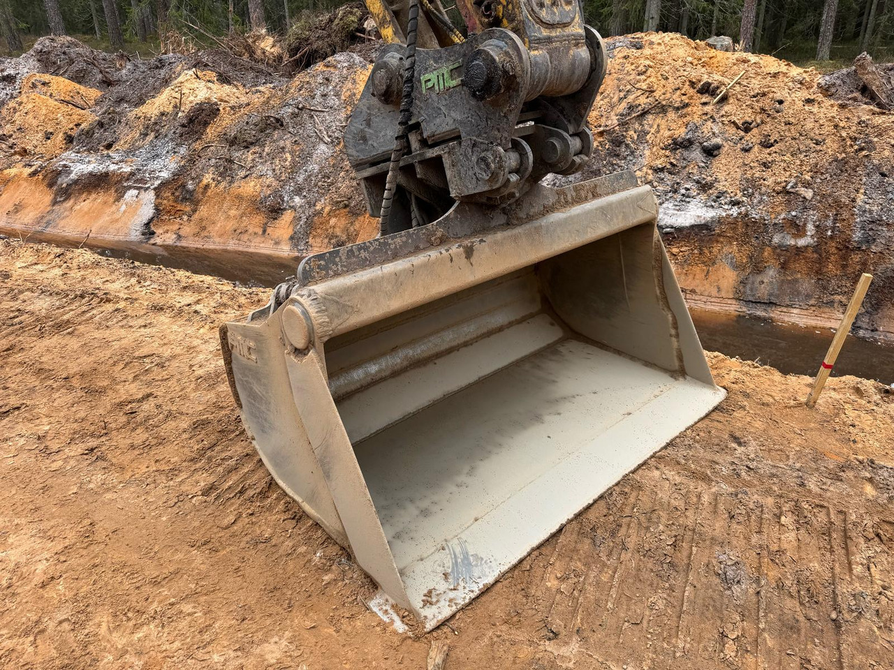 KOMATSU PC210LC-11 - Kāpurķēžu ekskavators: foto 5 KOMATSU PC210LC-11 - Kāpurķēžu ekskavators: foto 5
