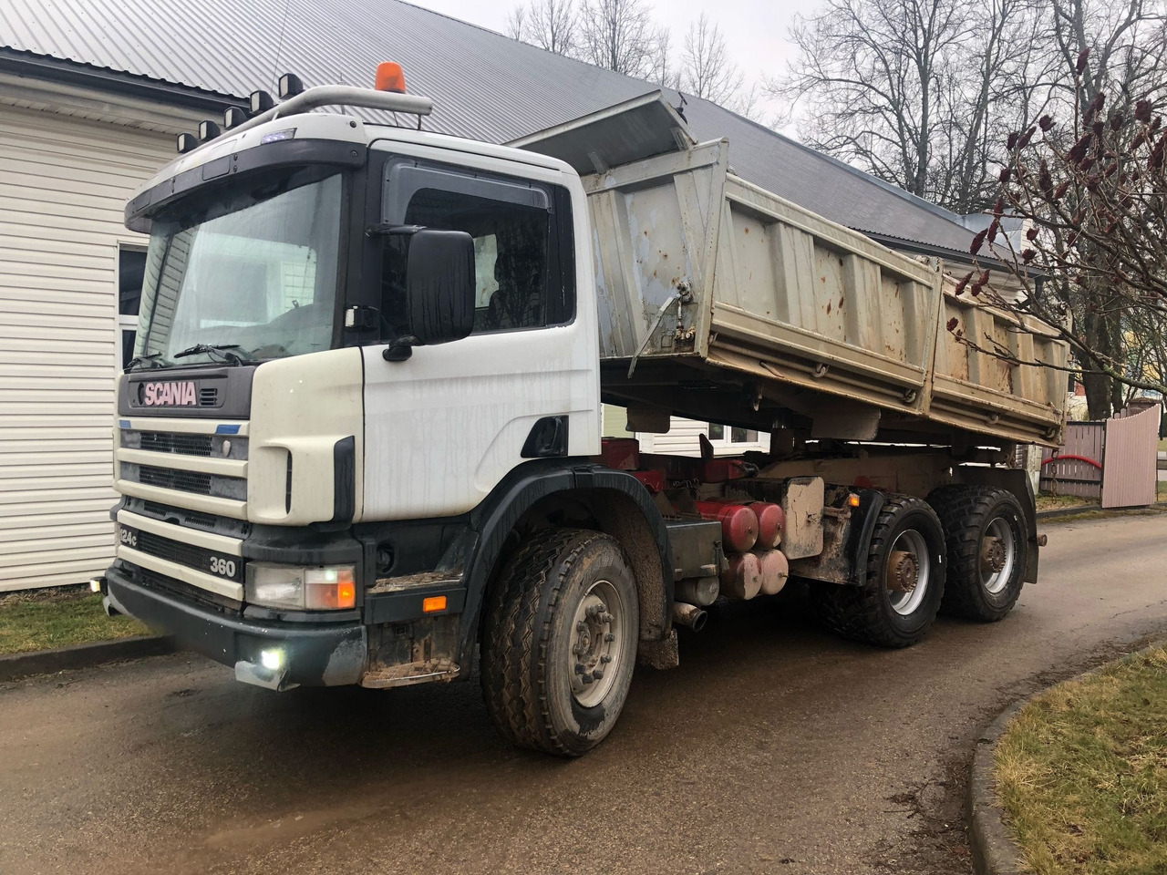 SCANIA 124C - Kravas automašīna pašizgāzējs: foto 1 SCANIA 124C - Kravas automašīna pašizgāzējs: foto 1