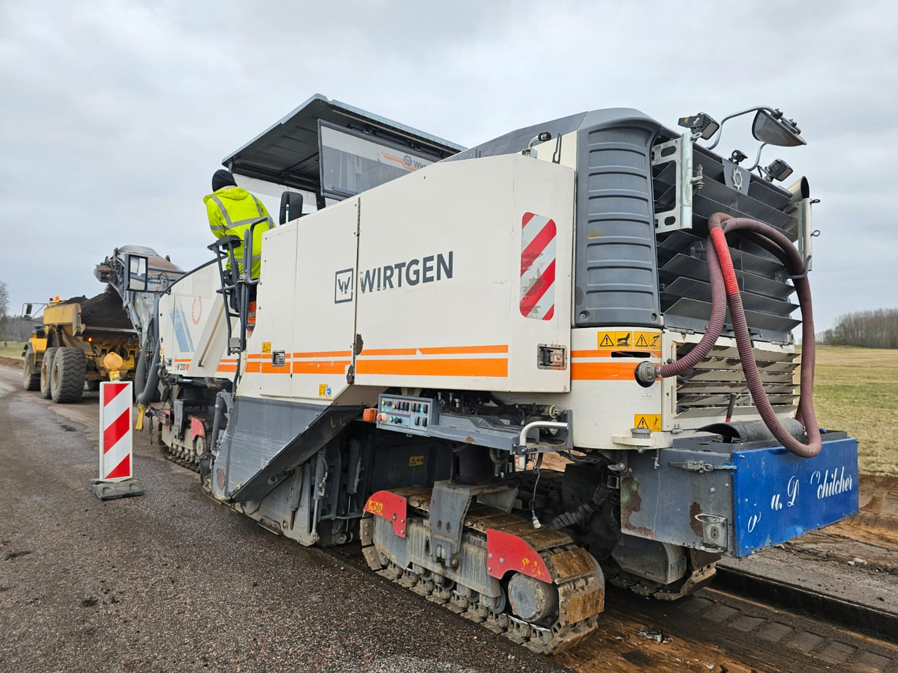 WIRTGEN W220 - Asfalta frēze: foto 2 WIRTGEN W220 - Asfalta frēze: foto 2