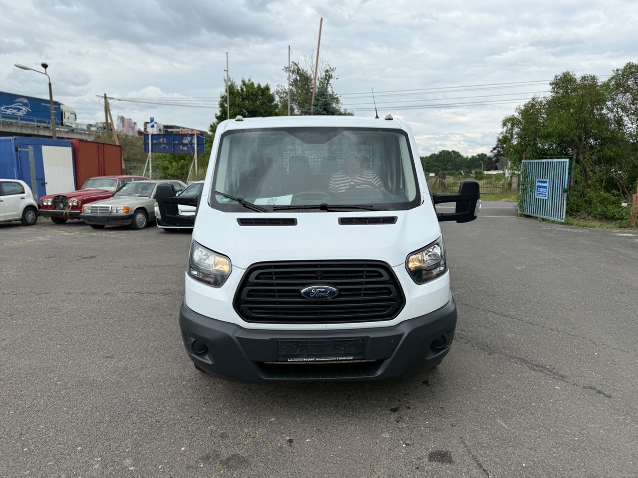 Ford Transit Pritsche 310 L2 Doppelkabine - Automašīna ar kravas platformu, Kravas-pasažieru furgons: foto 1 Ford Transit Pritsche 310 L2 Doppelkabine - Automašīna ar kravas platformu, Kravas-pasažieru furgons: foto 1