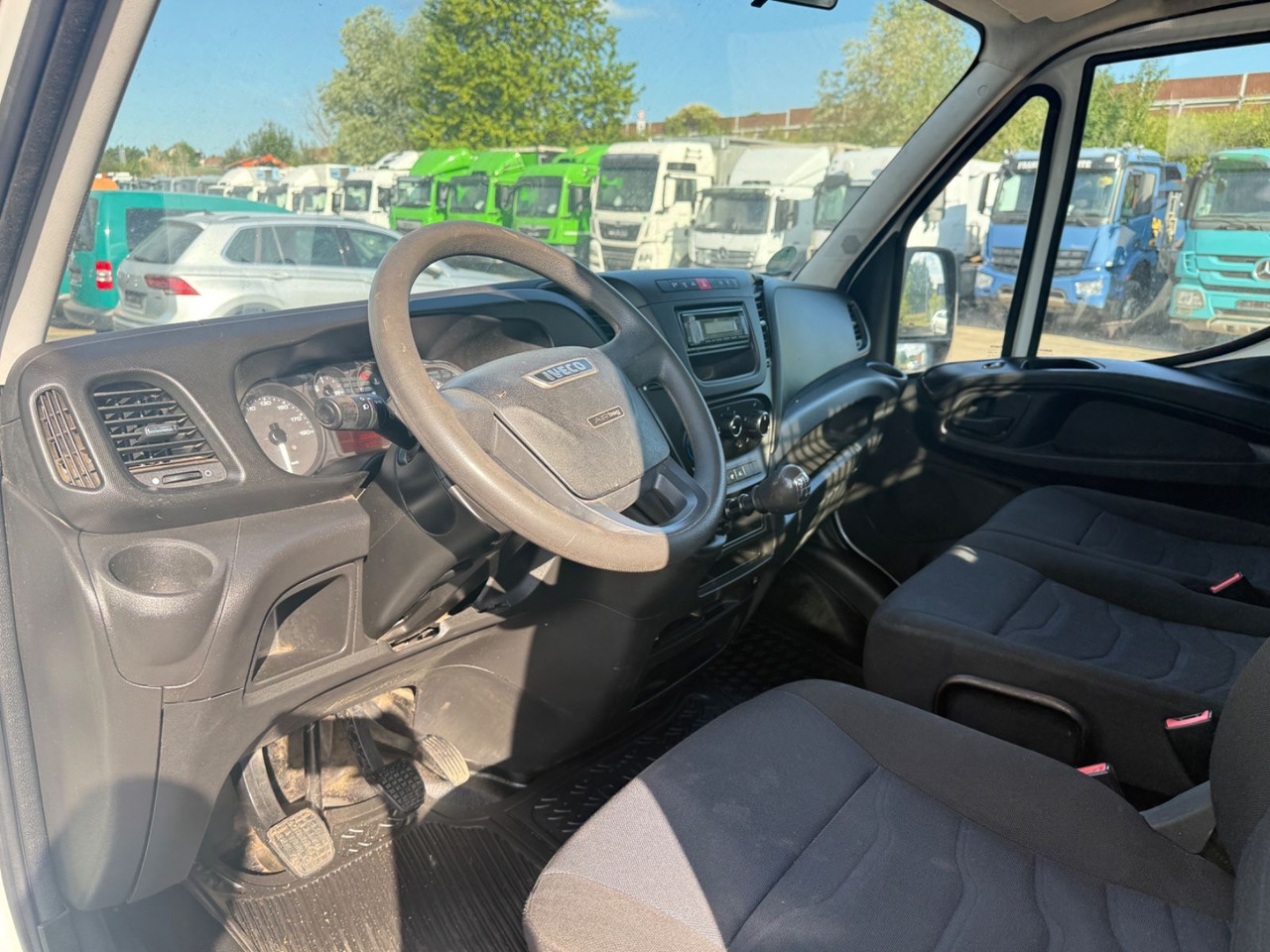 Automašīna ar kravas platformu Iveco Daily 35 S 12: foto 10