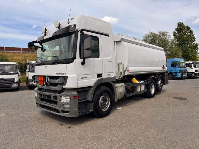 Mercedes-Benz Actros 2541 Tankwagen - Autocisterna: foto 3 Mercedes-Benz Actros 2541 Tankwagen - Autocisterna: foto 3